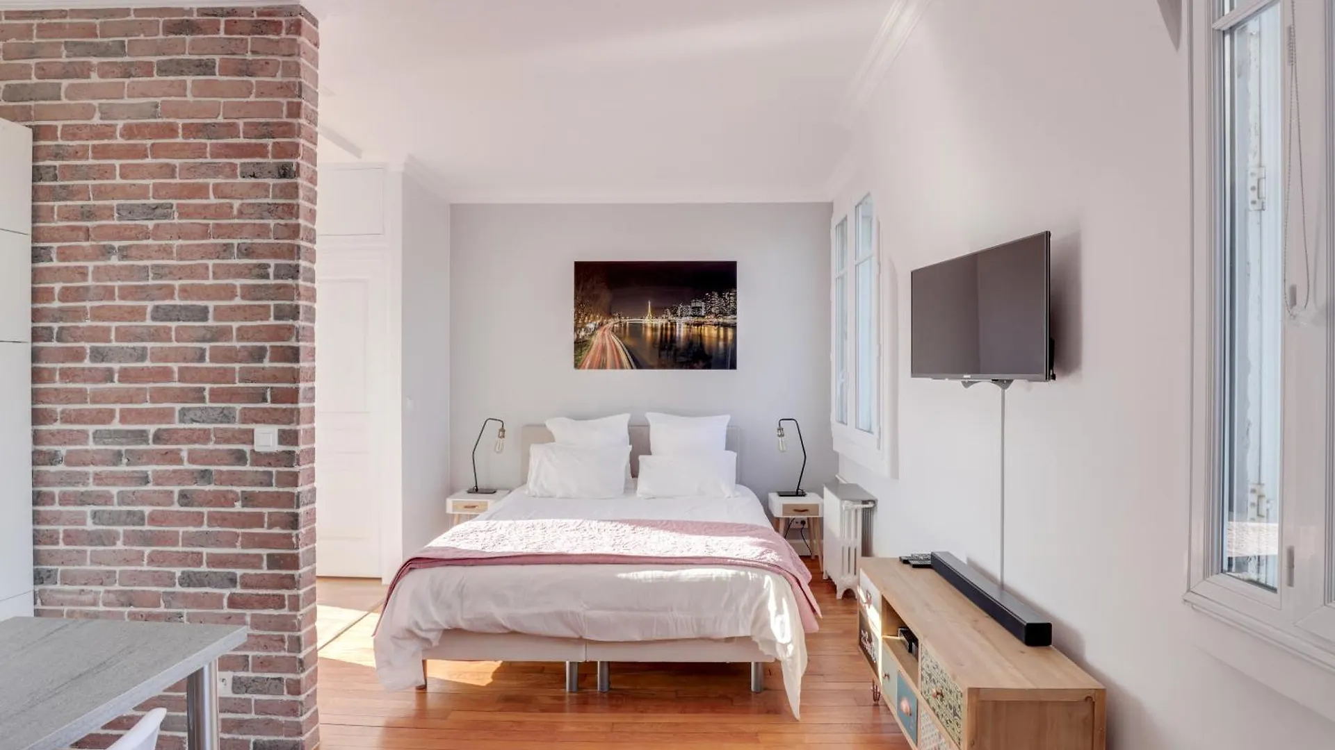Eiffel Tower View + Terrace Saint Germain Des Pres Apartment Paris